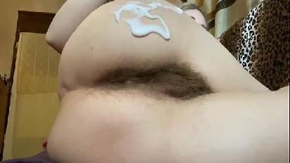 Sessione di lozione per il corpo natural hairy girl figa pelosa culo peloso gambe pelose e ascelle pelose di cutieblonde
