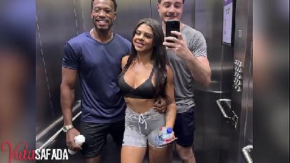 Il nostro nuovo personal trainer è molto attento ci ha dato una lezione su come scopare con la moglie dopo l allenamento