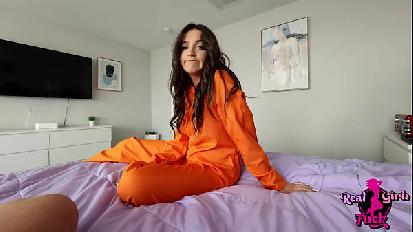 La mia sorellastra mi scopa per farmi stare zitta