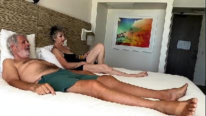 Guardare porno nella nostra camera d albergo