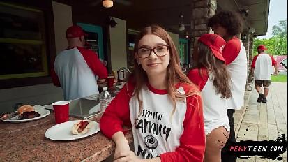 Riunione di famiglia con la sorellastra perversa del mio migliore amico