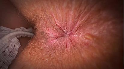 La mia verginità è stata persa di notte in una stanza buia con un vecchio uomo barbuto di 58 anni