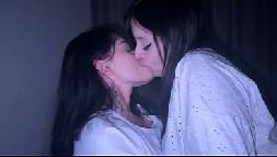 Il sesso lesbico più passionale e