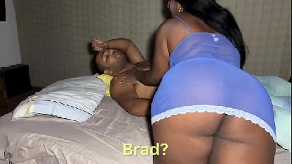 Il mio idiota patrigno mi ha confusa accidentalmente con la mia matrigna e mi ha scopato la figa molto forte riempiendola con un sacco di sperma