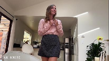 Una collega seducente si è dimenticata di indossare le mutandine e si è seduta sul mio cazzo