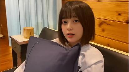 Ehi voglio fare sesso adesso mi ha detto con un viso carino e un forte desiderio sessuale e ho iniettato molto sperma nella sua figa