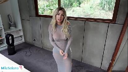 La bella ragazza aveva la scusa peggiore per scopare il fratellastro prima del suo appuntamento