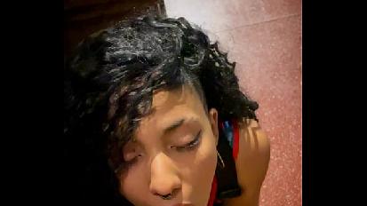 Argentina bere latte nelle vie piene di buenos aires argentina