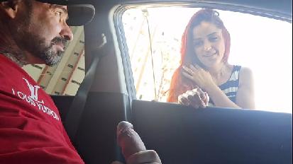 Ho mostrato il cazzo ad una ragazza per strada e le ho chiesto informazioni