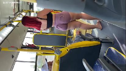 Ho portato la mia cameriera a casa guarda cosa ha fatto sull autobus sono impazzito