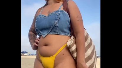 Ho fatto diventare duro il ragazzo sulla spiaggia