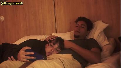 Sono fratellastro assonnato lasciami sdraiare sulle tue gambe ma non mettermi il tuo pene in bocca per favore