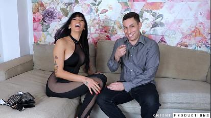 Yenifer chacon scopata nel culo mentre la fidanzata guarda