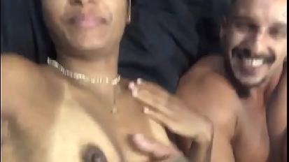 Abbiamo fumato uno spinello e ci siamo arrapati abbiamo filmato il nostro fottuto caldo