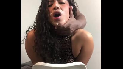 Prima lo fa venire in faccia e poi nella figa -coppia amatoriale- nysdel