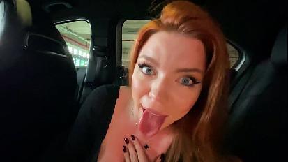 La ragazza vuole un iphone 14 e voglio che mi succhi il cazzo e ingoi lo sperma