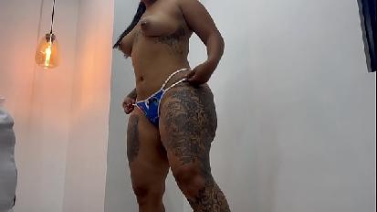 Ho lasciato la registrazione del cellulare nella camera della mia matrigna a cambiarsi le mutandine