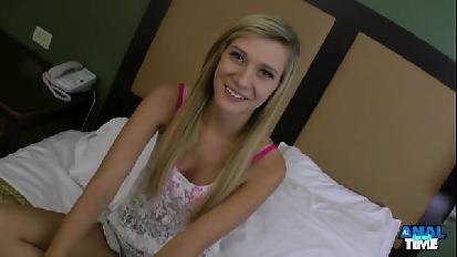 La prima inculata hardcore e sborrata nel culo della bionda calda chloe brooke