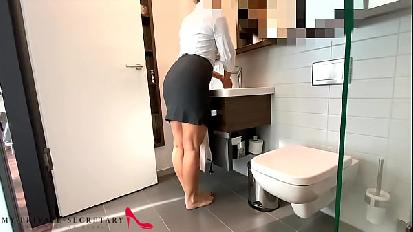 La mia segretaria privata usata da un collega nel bagno dell ufficio