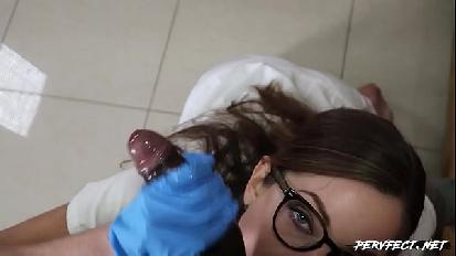 Il dottore sostiene l esame troppo lontano