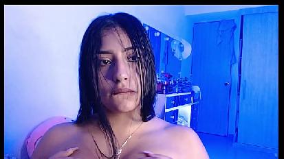 Doggy con sperma su tette operate e culo grande