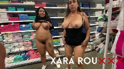 La matrigna e la figliastra incinta pagano l uber mostrando il loro corpo al supermercato